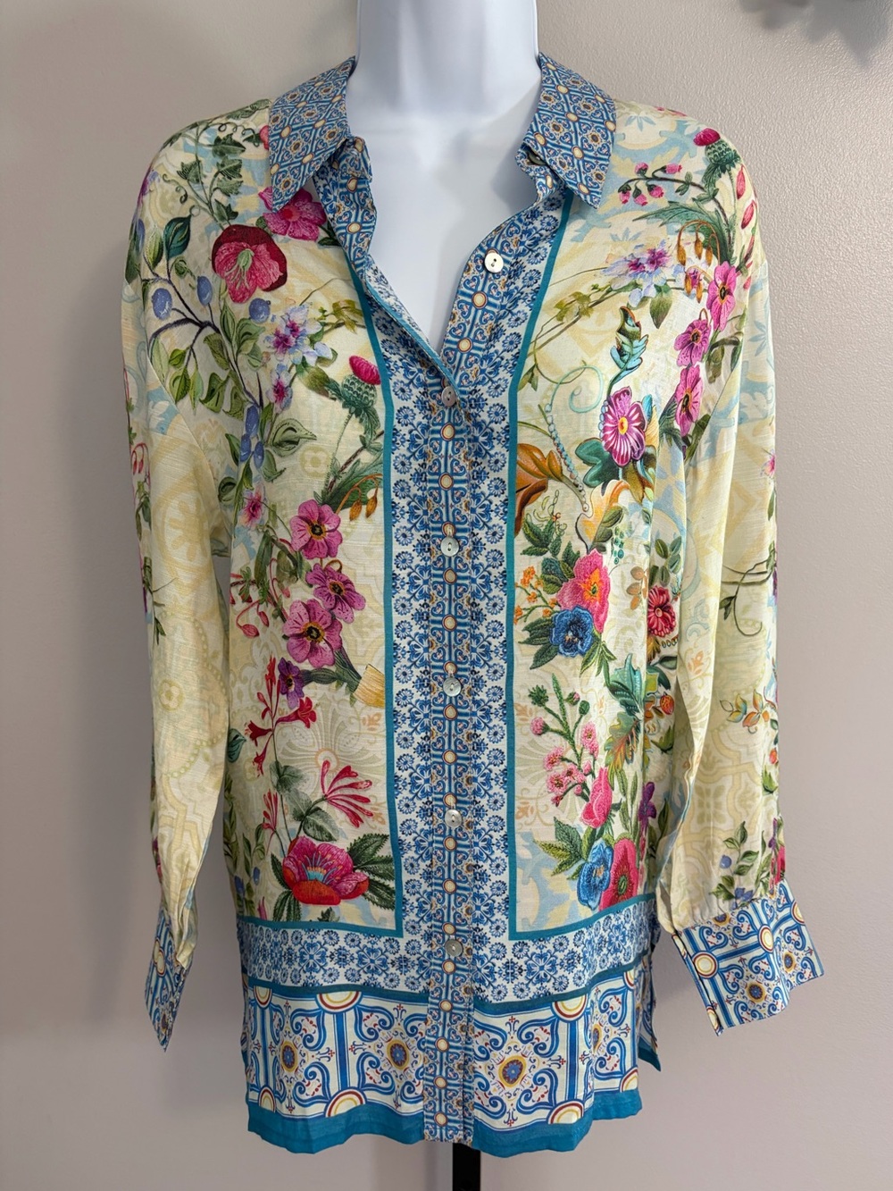 NWOT Aratta Silent Journey Cream Floral Button-Down Shirt with Blue Trim